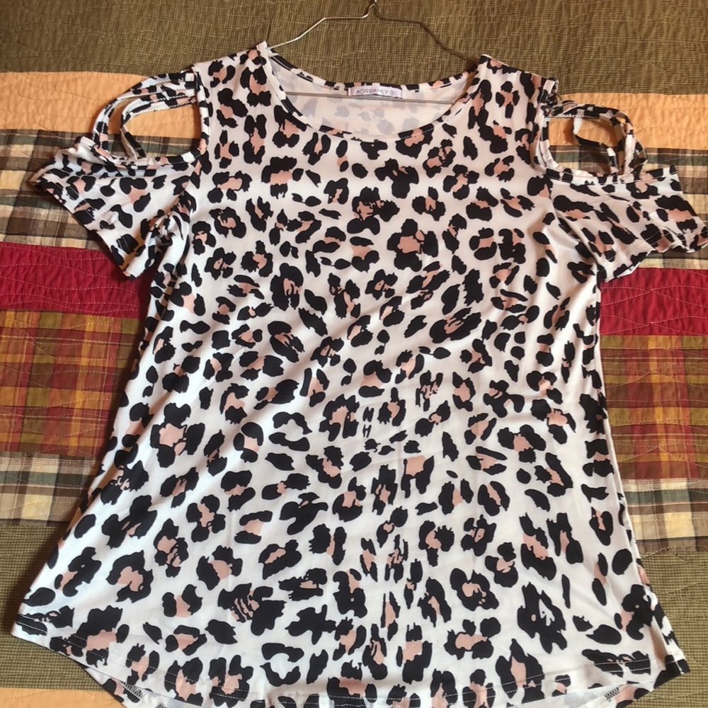 Cheetah cold shoulder Crisscrossed arms